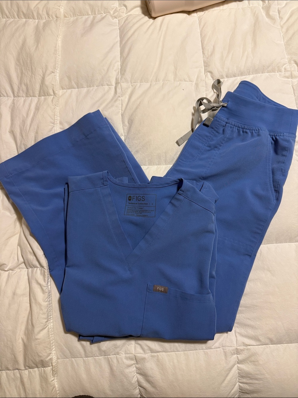 Figs Women's ceil blue size small scrub set - ISABEL BOTTOMS